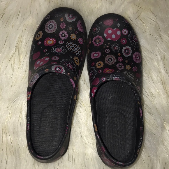 Women’s Clogs - Picture 1 of 4